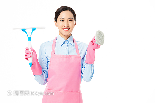 家政服務中的女性清潔玻璃 專業與敬業的形象重塑